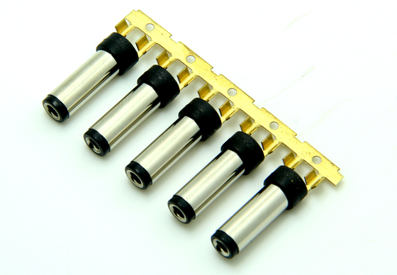 크림 배럴 타입 10A 12V 5.5 * 2.5mm 와이어 18 AWG - 26 AWG 남성 DC 전원 플러그 커넥터